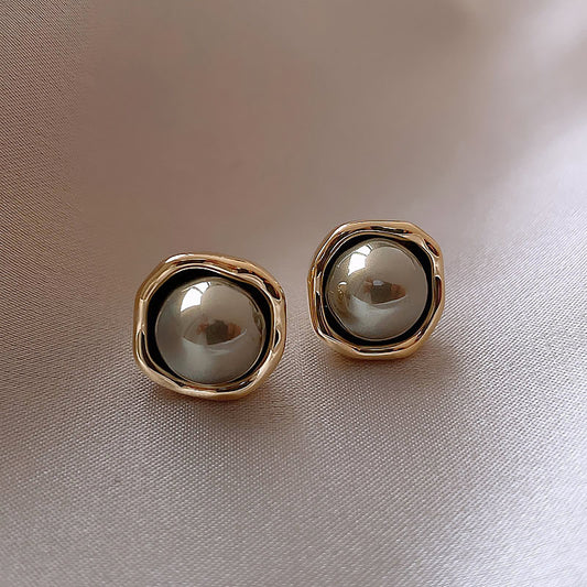 Vintage Noir Pearl Earrings